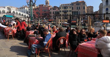 Obiad za 5 tys. zł. Tak oszukują we włoskich barach i restauracjach