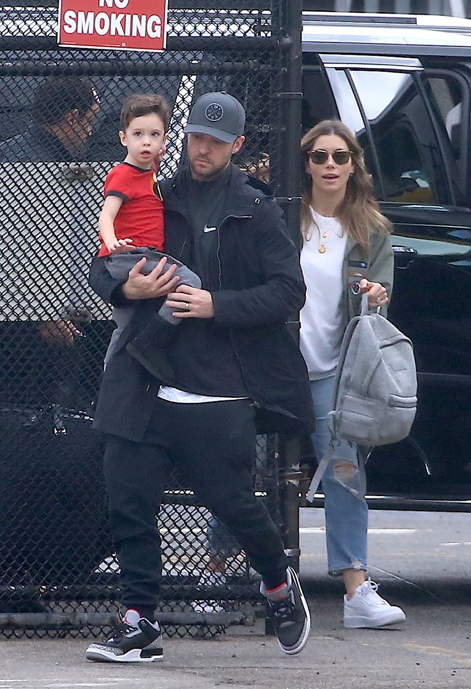 Justin Timberlake, sa femme Jessica Biel et leur fils Silas se rendent � l'h�liport � New York pour prendre un h�licopt�re le 2 Novembre 2018
Merci de flouter le visage des enfants avant publication Justin Timberlake with Jessica Biel and their son Silas Randall are seen arriving at the Heliport to take an helicopter to leave New York, in New York, on November 2nd 2018. 