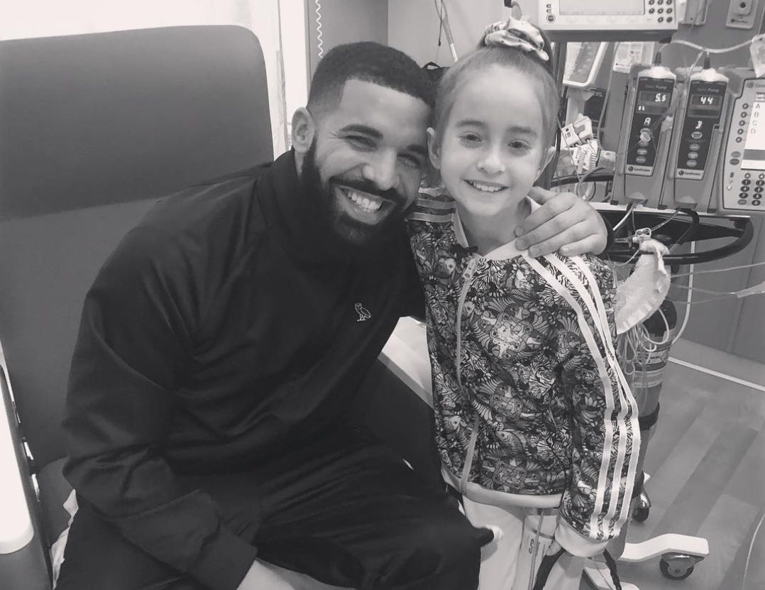 Drake zrobił niespodziankę swojej 11-letniej fance. Odwiedził ją w szpitalu