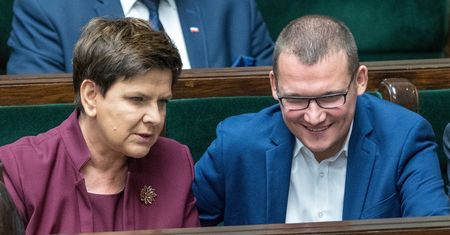 Pierwszy współpracownik Szydło oficjalnie na lodzie. Miał obiecany departament