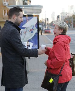 Patryk Jaki rozpoczyna kolejną akcję. Częstuje warszawiaków kawą