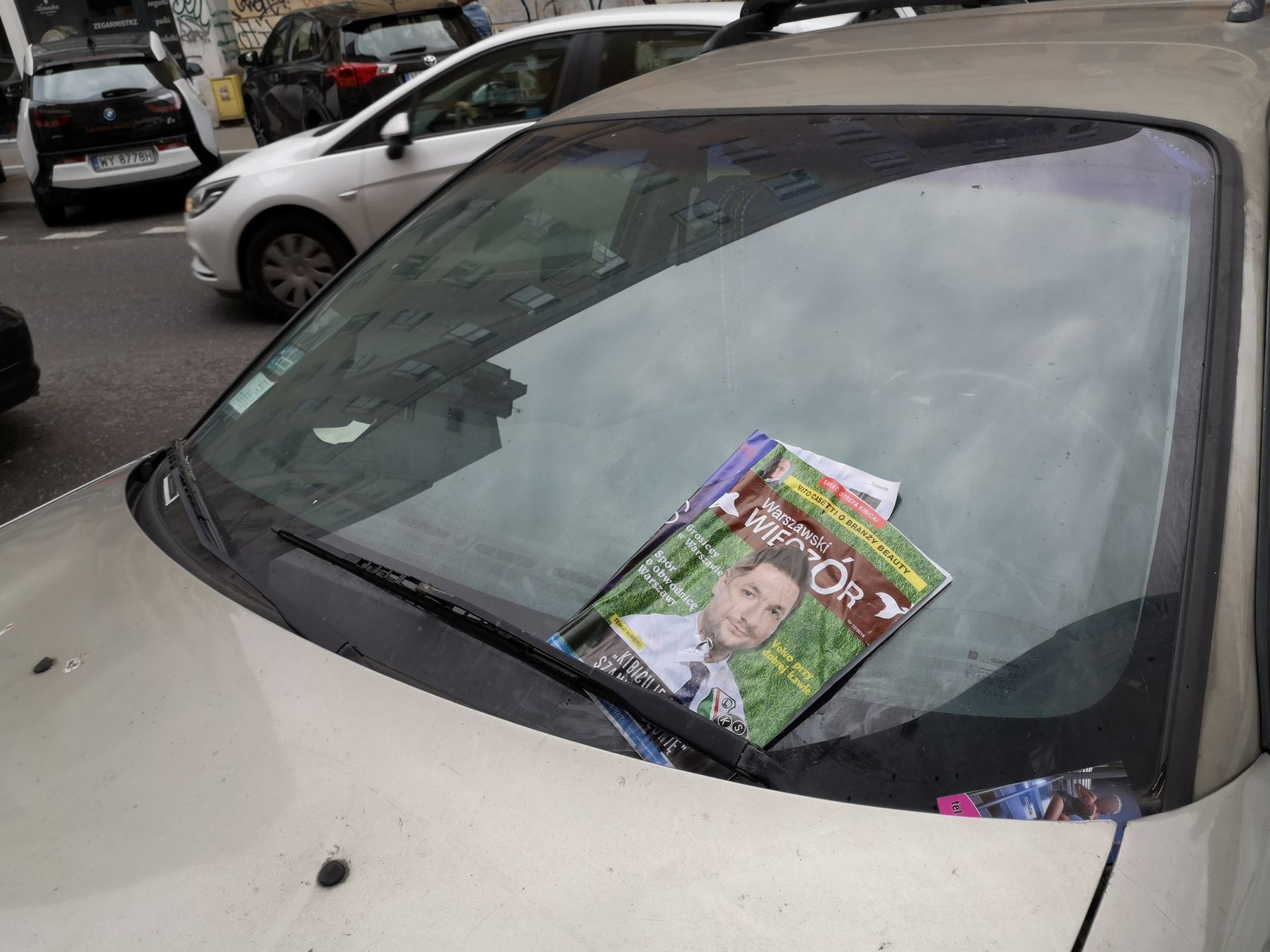 Gazeta z wizerunkiem Patryka Jakiego 