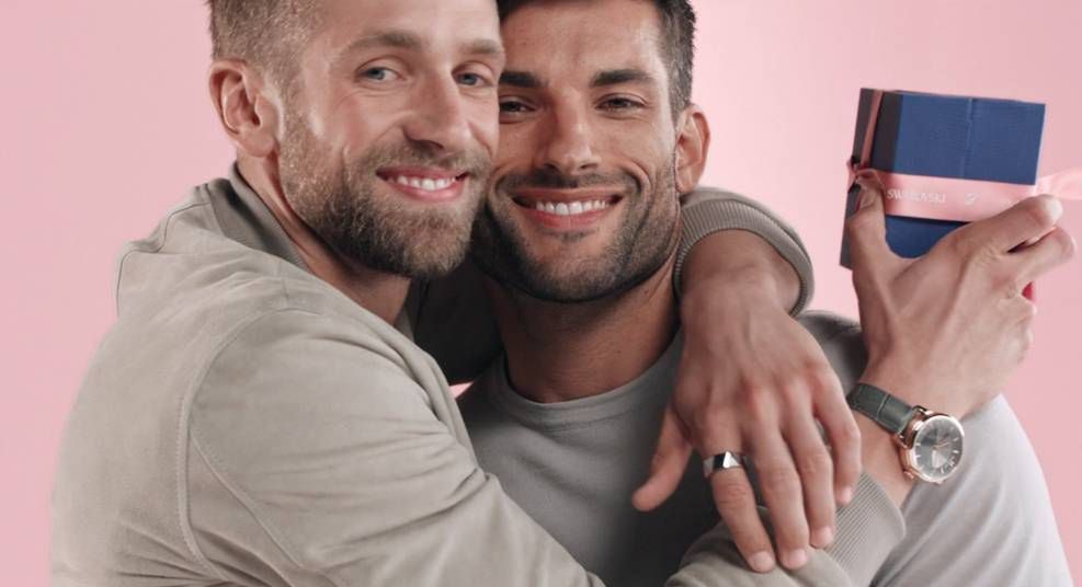 Reklama marki Swarovski – para gejów