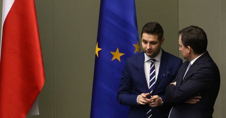 PiS ustępuje Brukseli. Wprowadzi do TK trzech sędziów, których zaprzysiężenia odmówił prezydent?