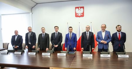 Jaki się niecierpliwi. Brak tej decyzji blokuje komisję weryfikacyjną