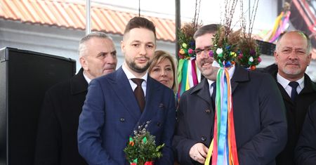 Niedziela Palmowa w Lipnicy Murowanej. Patryk Jaki i Beata Szydło oglądali palmy