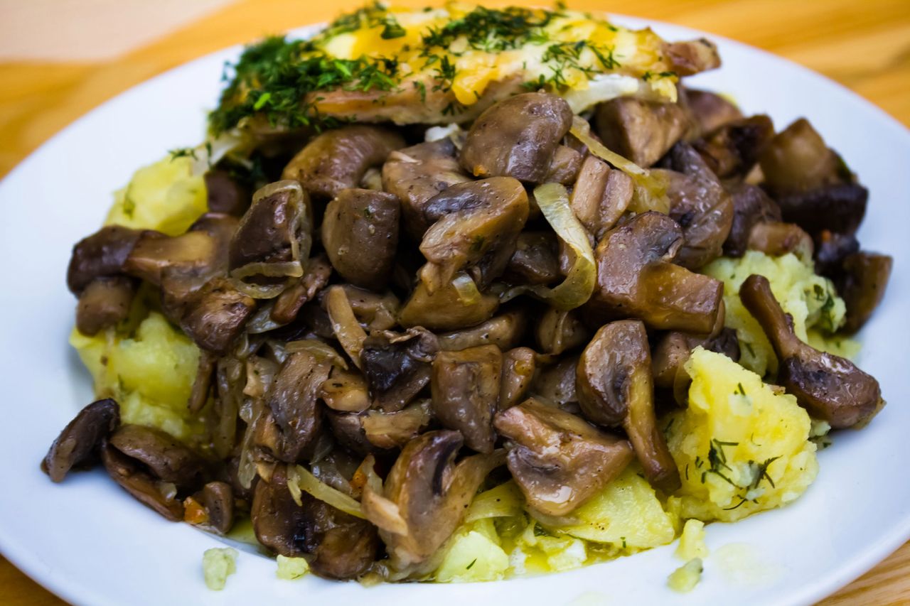 Król restauracji w PRL-u. Sentymentalny wtorek: bryzol wołowy z pieczarkami