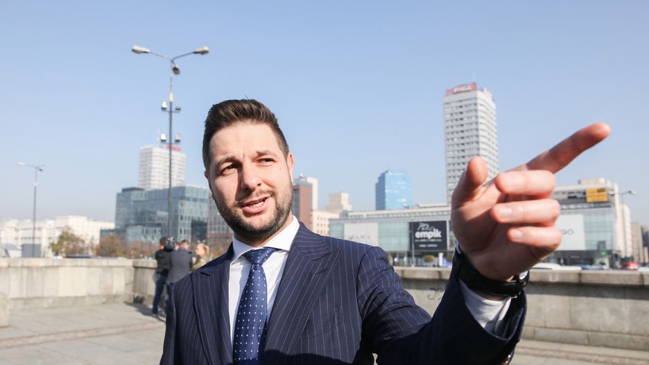 Przewodniczący komisji weryfikacyjnej na Placu Defilad w Warszawie