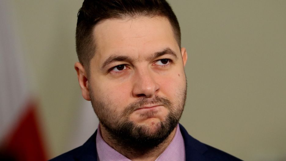 Mimo kilku wpadek Patryk Jaki prowadzi w sondażach