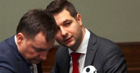 Wiceminister Jaki tak zdenerwował senatorów PiS, że... zagłosowali razem z PO