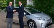 Książę Monako w Toyocie Prius Plug-in Hybrid