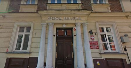 Kraków. Zapłacili czesne i wpisowe, mieli rozpocząć rok szkolny. Okazało się, że nie ma budynku
