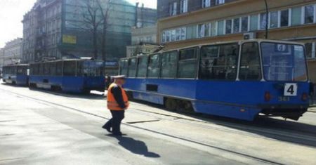 Motorniczy zatrzymał złodzieja i odebrał mu rzeczy skradzione dziecku