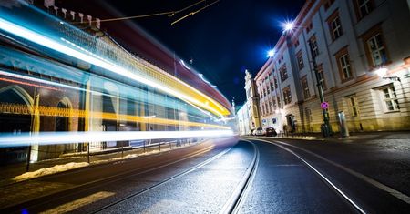 Kraków. Jak dojechać na cmentarze we Wszystkich Świętych? Prezentujemy rozkład jazdy