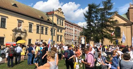 Makowski: "'Jesteśmy z Tobą, arcybiskupie!'. Pokaz siły środowisk katolickich w Krakowie" [OPINIA]
