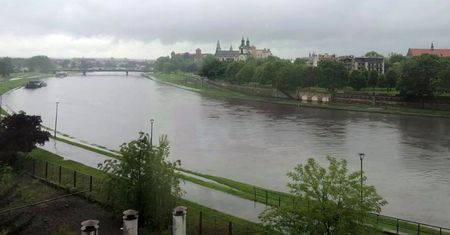Powódź na południu Polski? Podtopienia i ulewy w połowie kraju. Relacja na żywo