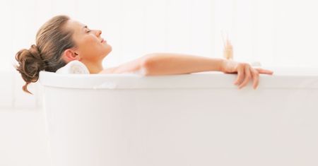 Domowe SPA. Jakie kosmetyki warto mieć w swojej łazience?