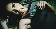 Adriana Lima twarzą perfum Marc Jacobs Decadence