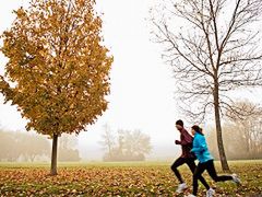 Jak się ubrać na trening jesienią i zimą?