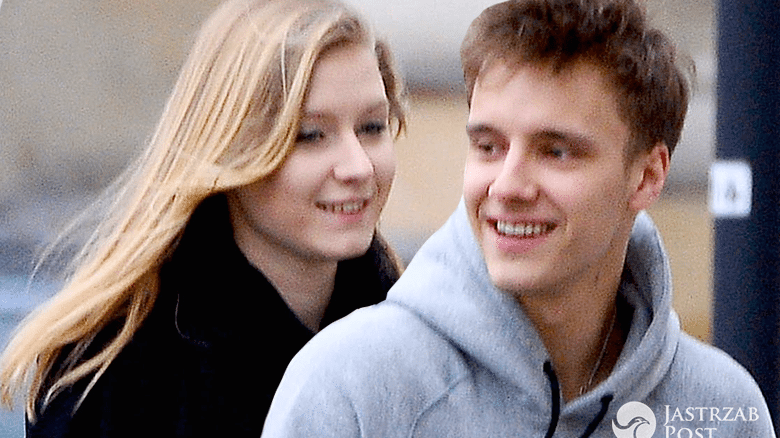 Kinga Duda i Maciej Musiał razem na spacerze przed Pałacem Prezydenckim - zdjęcia