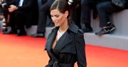 LOOK OF THE DAY: Bianca Balti w płaszczu Jean Paul Gaultier dla OVS
