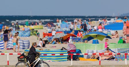 Pogoda. Temperatura wody w Bałtyku wynosi już nawet 22 st. C. W takich warunkach sinice czują się jak w raju