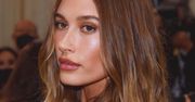Hailey Bieber wylądowała w szpitalu! "Schorzenie wpłynęło na sposób, w jaki się poruszała". Doniesienia brzmią niepokojąco