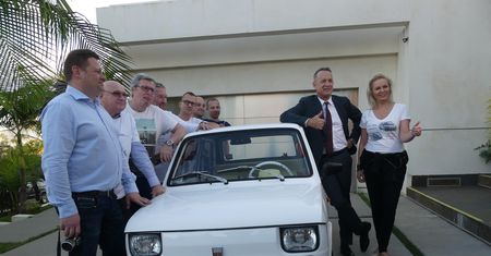 Nie tylko "Maluch". Tom Hanks fotografował się z wieloma samochodami