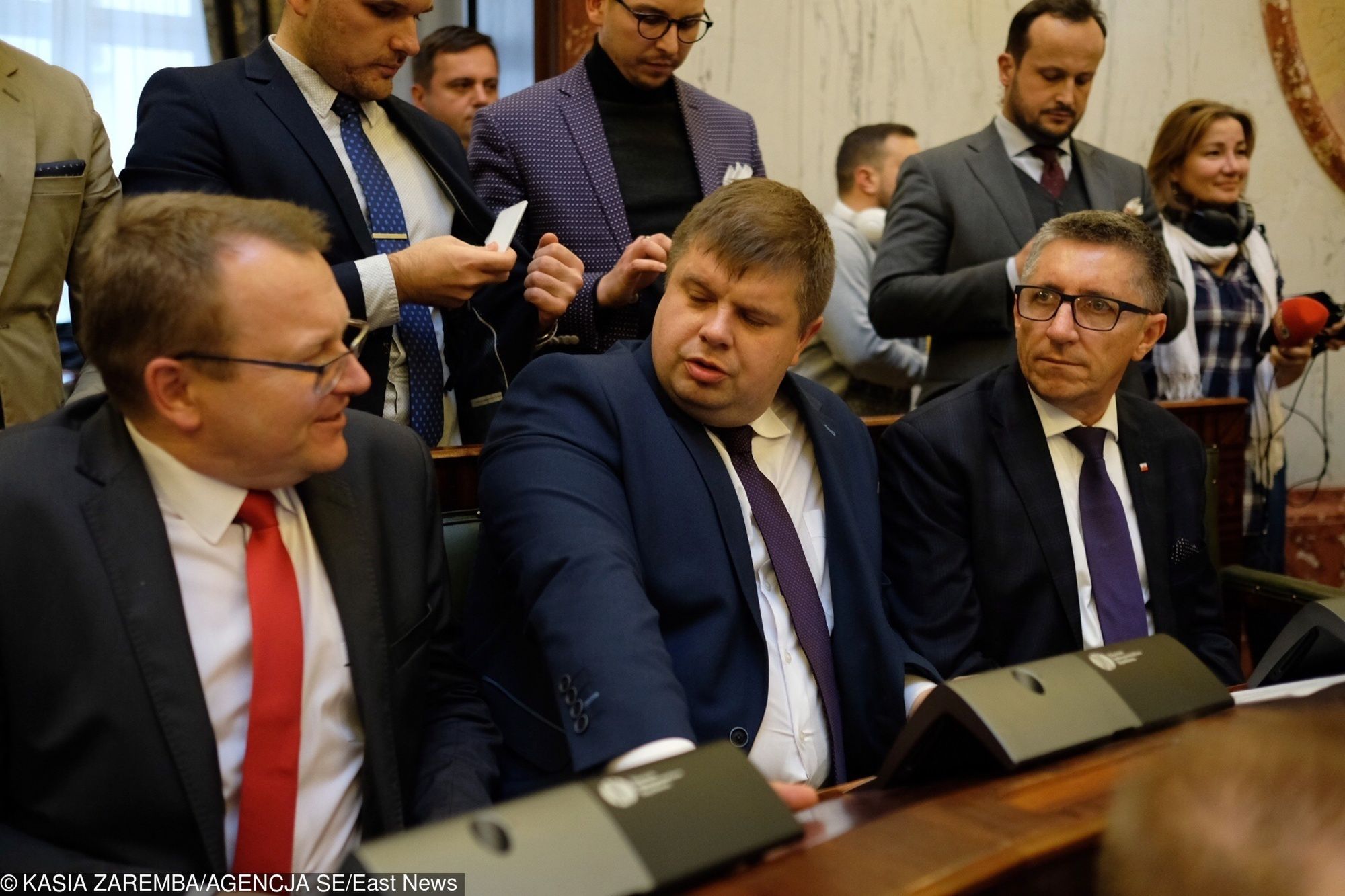 Wojciech Kałuża (w środku) tuż po wyborach zmienił barwy partyjne
