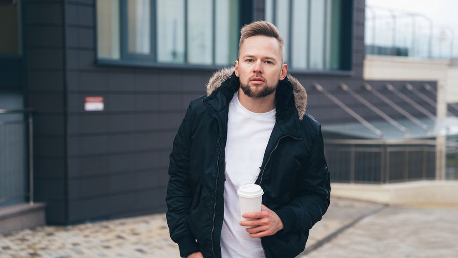 Czarna kurtka to sprawdzony wybór: nic dodać - nic ująć