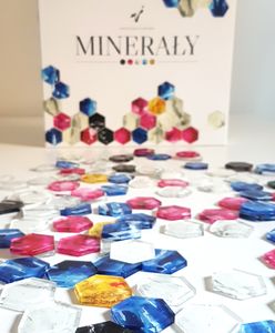 Minerały – logiczna, artystyczna gra planszowa dla całej rodziny [recenzja]