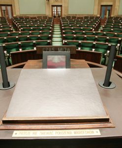 PiS ma powody do niepokoju. Poparcie dla tego ugrupowania spadło do 27 proc.