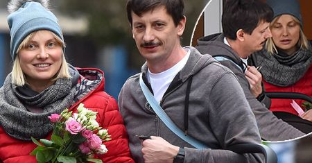 Pierwsze zdjęcia Joanny Moro po wyjściu ze szpitala. Razem z mężem i córeczką uśmiechnięci wracają do domu