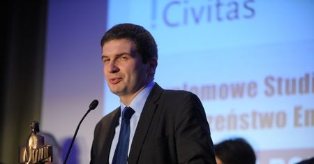 Pracował krótko dla Macierewicza, teraz ma fuchę w wywiadzie