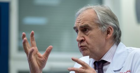 Prof. Marian Zembala pierwszy raz po udarze. Kardiochirurg apeluje do Polaków