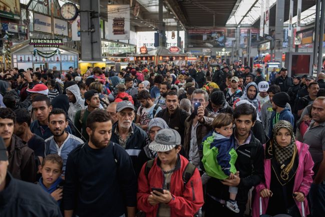 Niemcy zamkną granice dla imigrantów? Następczyni Merkel nie wyklucza takiego scenariusza