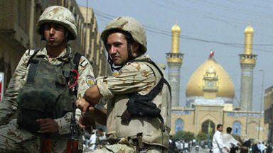 Polscy żołnierze starają się przywrócić porządek w mieście