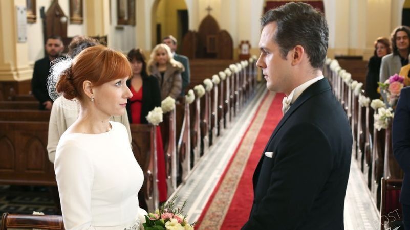 M jak miłość, Agnieszka Olszewska (Magdalena Walach), Robert (Marek Szkoda)