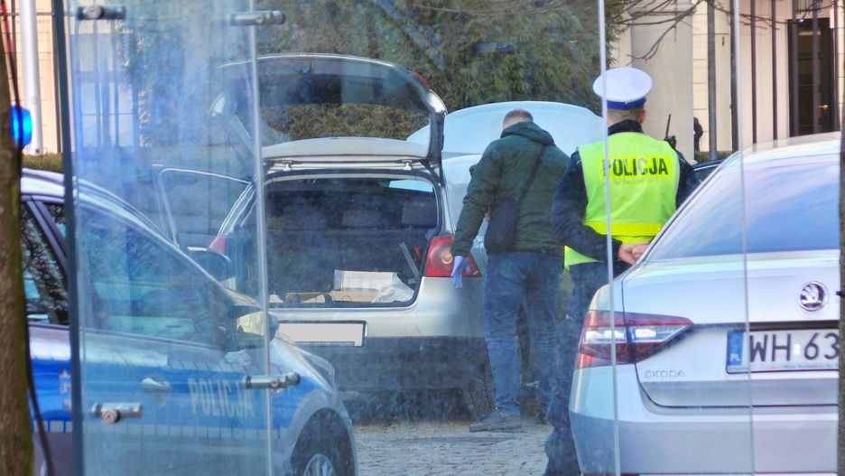 Samochód 36-latka przed bramą Pałacu Prezydenckiego