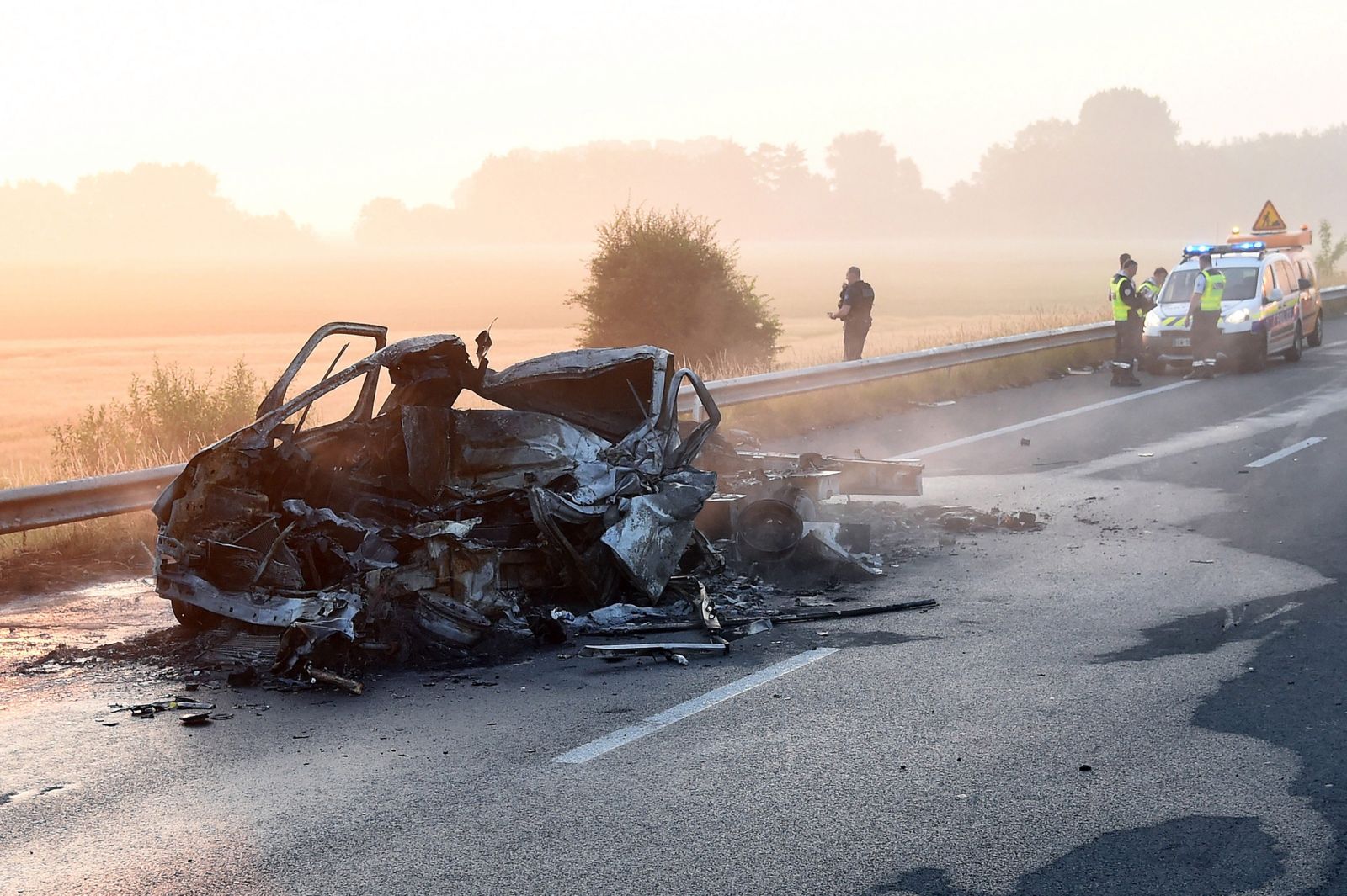 Spalony van, którym jechał polski kierowca