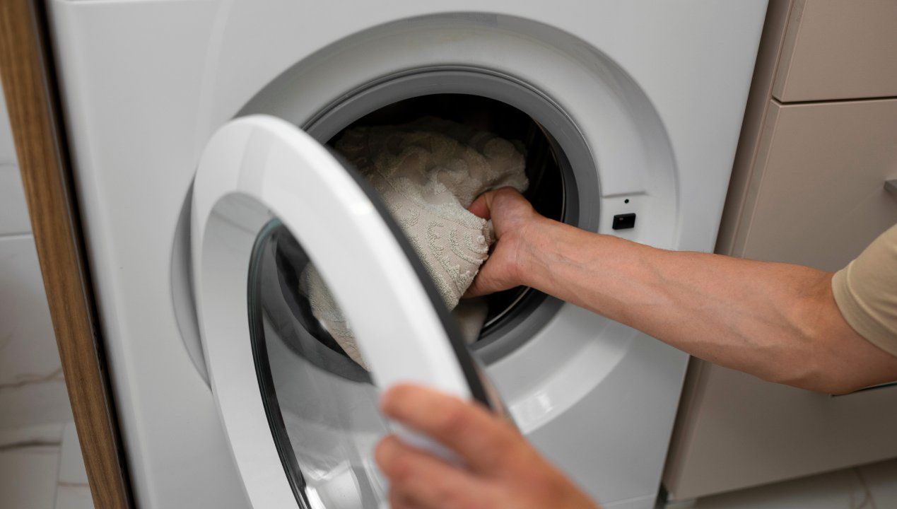 how to dry clothes in a washing machine, photo: Freepik