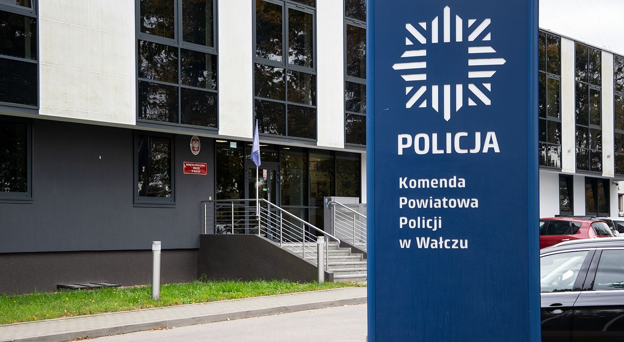 Policjant – podglądacz z Wałcza zatrzymany za instalację kamery w damskiej szatni