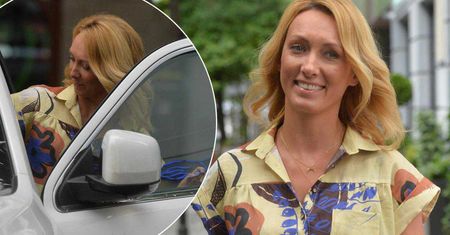 Anna Kalczyńska stylowa jak Kinga Rusin przyłapana po wyjściu z pracy! Jakim autem jeździ gwiazda TVN?