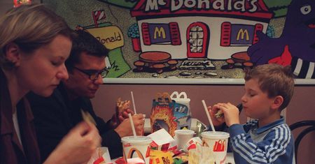 Nie ma co robić, można zjeść Big Maca. Na prowincji McDonald's integruje skuteczniej niż kościół.