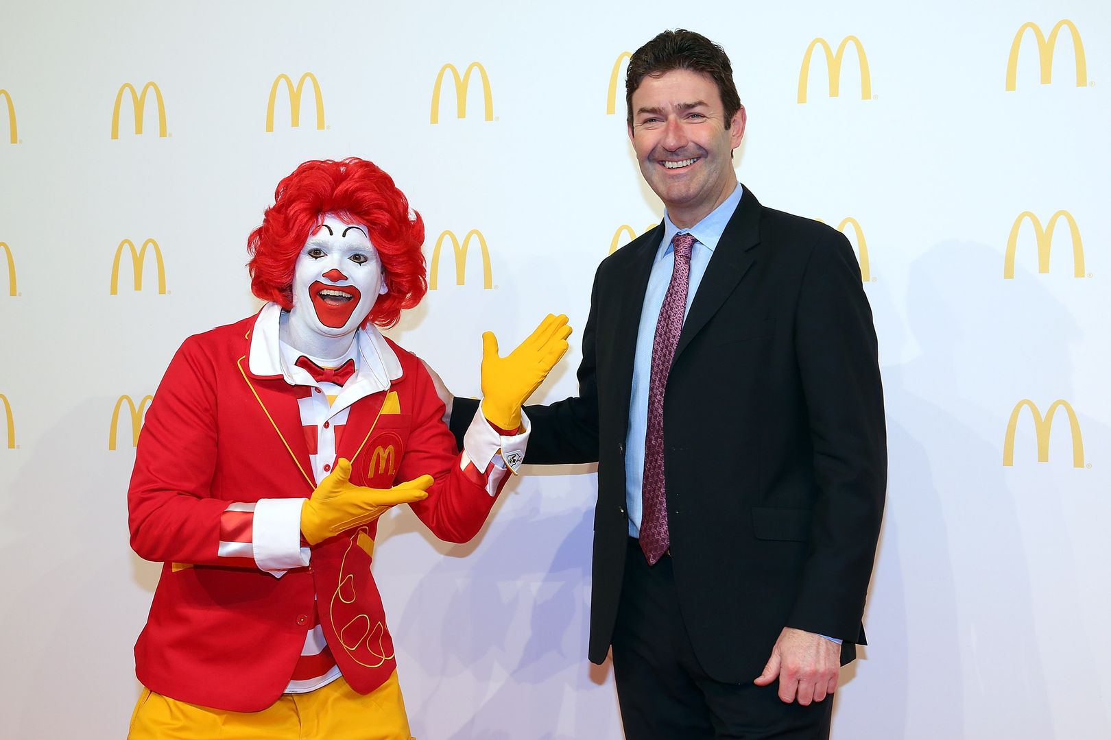 Szef McDonald’s wyleciał z pracy. Kochanek w firmie to za dużo