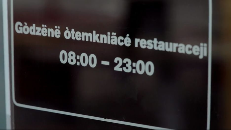 Mowa kaszubska, w zależności od kryteriów, uznawana jest za odrębny język lub dialekt języka polskiego