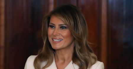 Melania Trump w spódnicy z motywem wężowej skóry. To hit tej wiosny