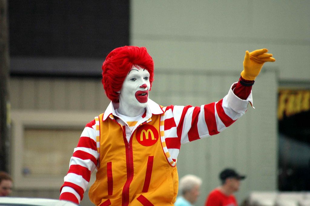 Klauny straszą, więc McDonald's ukrył maskotkę