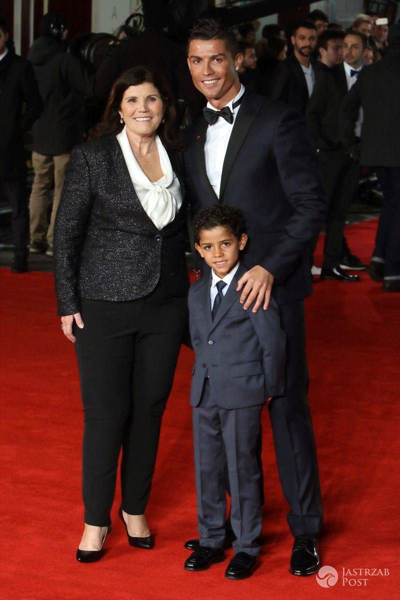 Cristiano Ronaldo z matka i synem na premierze filmu Ronaldo