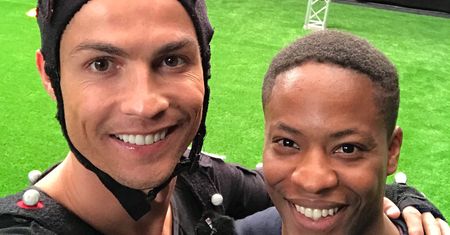 Promuje Coca-Colę i jest kumplem Cristiano Ronaldo. Nawet nie jest prawdziwy